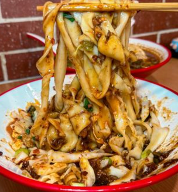 Six Alley Biang Biang Noodle 六巷