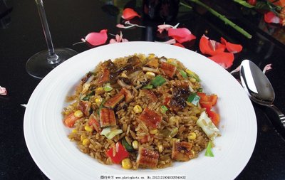 日式照燒鰻魚拌咖喱海鮮炒飯