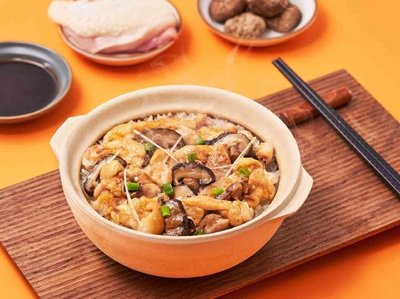冬菇滑雞煲仔飯