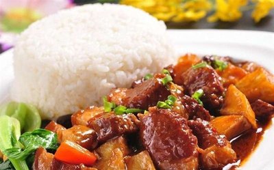 紅燒肉蓋飯+香辣豆腐皮+青菜+滷蛋+可樂