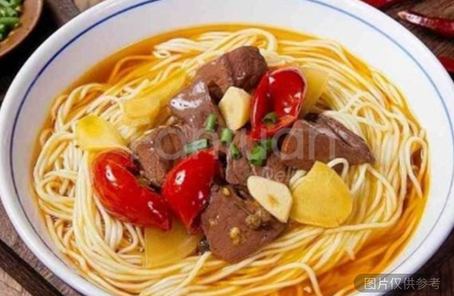 酸辣金湯鴨血米線+肥牛+鵪鶉蛋+豆芽+蟹棒