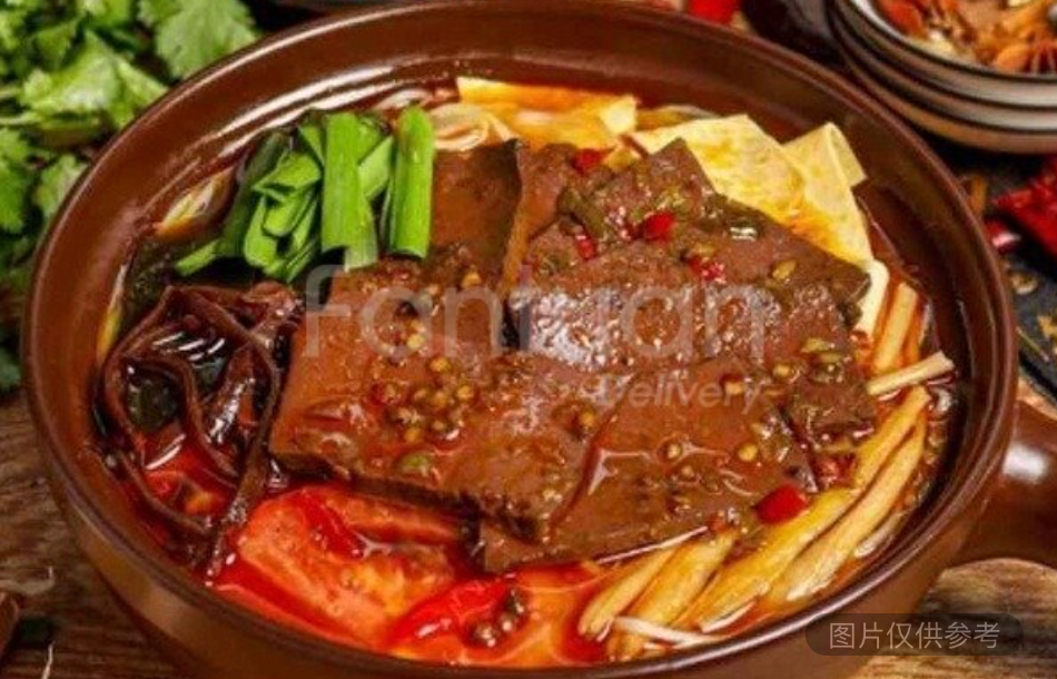 原味番茄鴨血米線+肥牛+鵪鶉蛋+豆芽+蟹棒