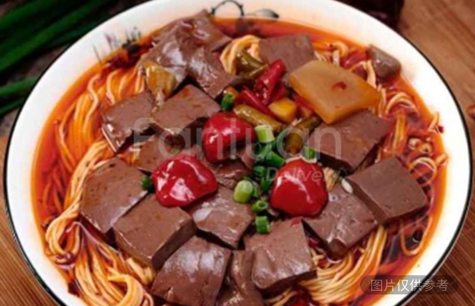 泡椒鴨血米線+肥牛+鵪鶉蛋+豆芽+蟹棒