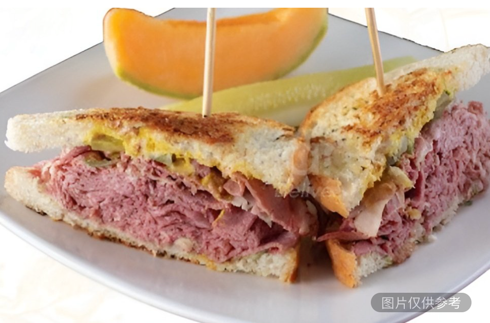 經典燻牛肉三明治+洋蔥圈