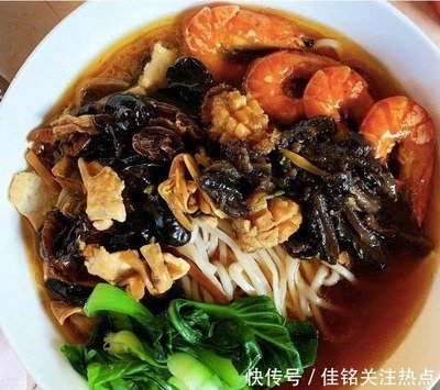 金湯龍蝦鮑魚湯麵