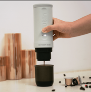 BUYDEEM北鼎 OUTIN聯名咖啡機 快速加熱 輕盈便攜式濃縮咖啡機 OTEM-01 淺衫綠/小鵝黃/燕麥白