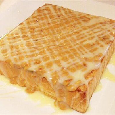 奶油或奶醬薄多士