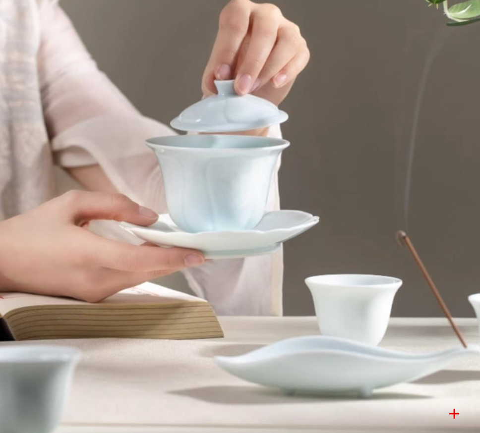 故宮文創 玉蘭風骨茶具茶杯套裝 1個三才蓋碗 1個公道杯1個香插 6個茶杯