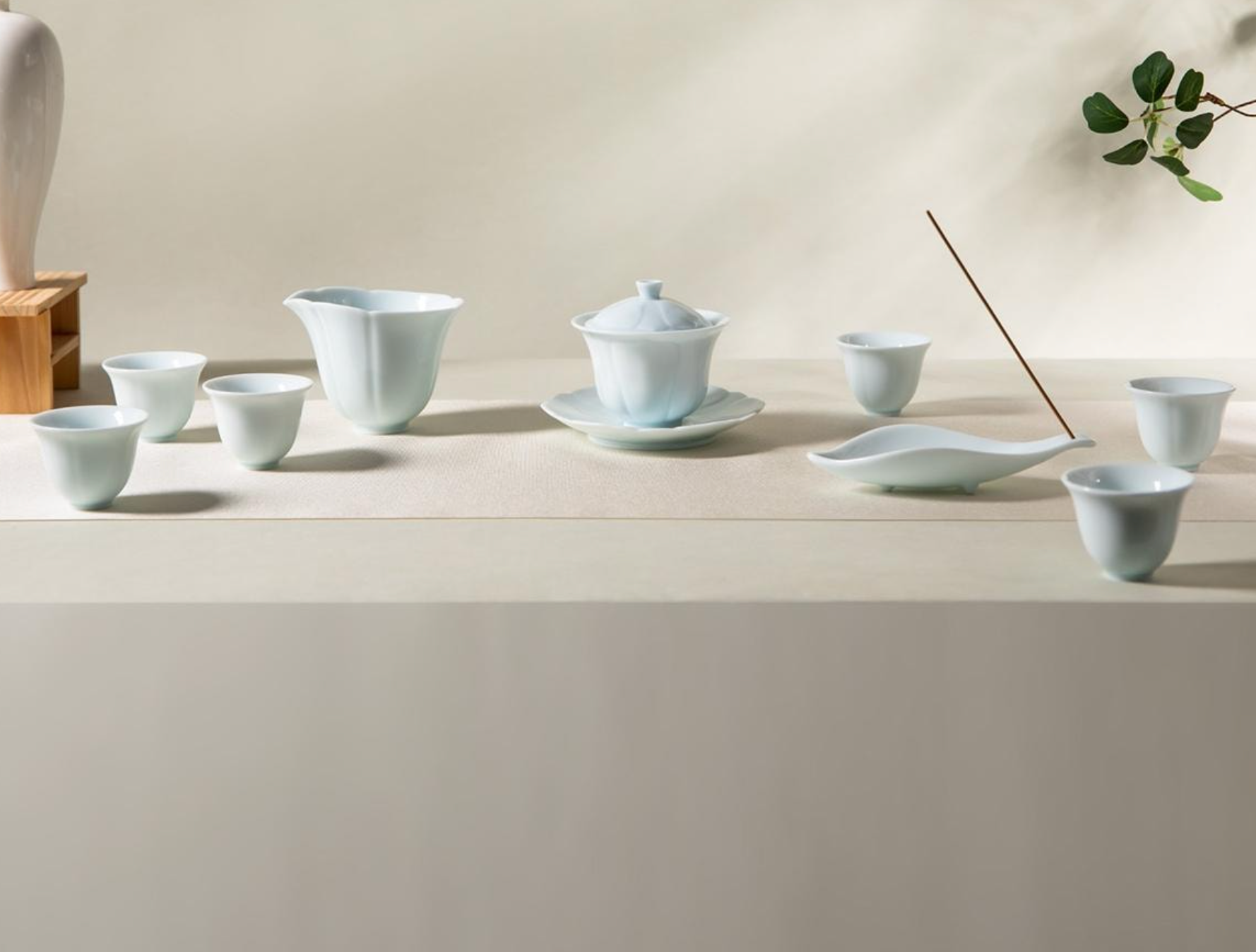 故宮文創 玉蘭風骨茶具茶杯套裝 1個三才蓋碗 1個公道杯1個香插 6個茶杯