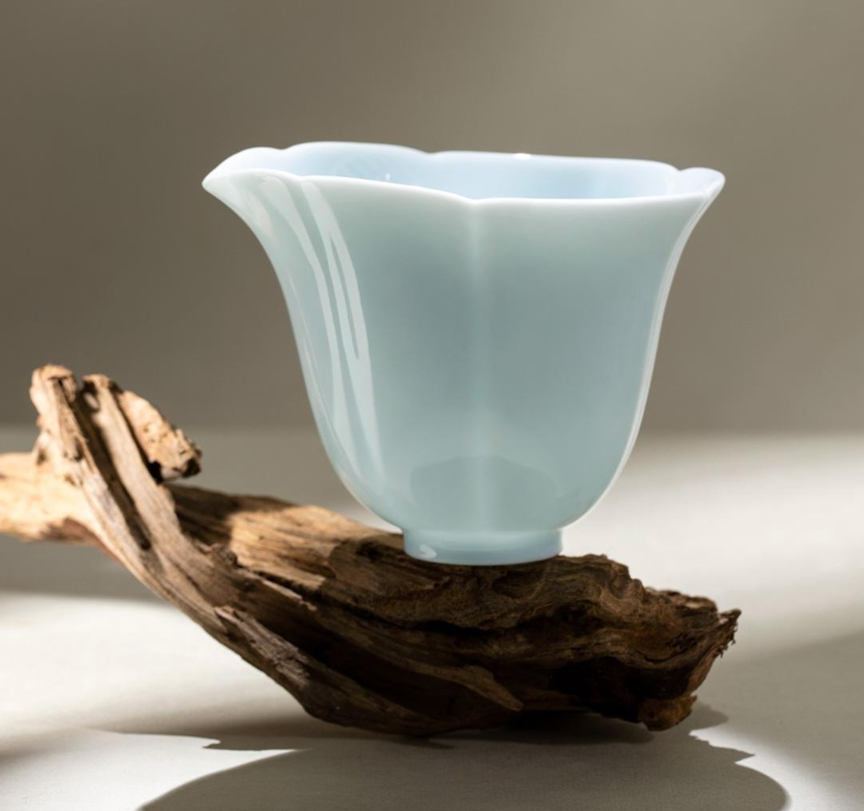 故宮文創 玉蘭風骨茶具茶杯套裝 1個三才蓋碗 1個公道杯1個香插 6個茶杯