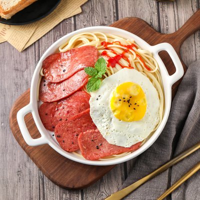 午餐肉蛋炒公仔麵