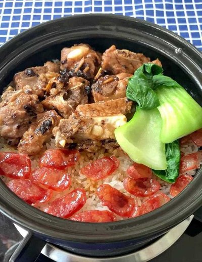 臘腸排骨煲仔飯