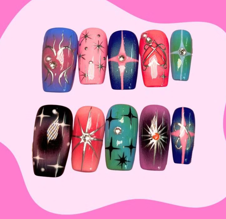 穿戴甲-噴繪女王