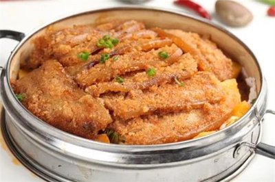 粉蒸肉蓋飯+蔬菜+滷蛋+飲料