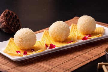 紅棗芝麻煎堆仔