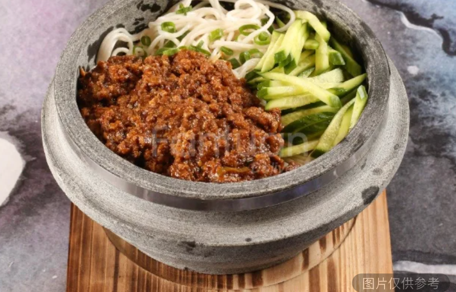 石鍋特色炸醬麵