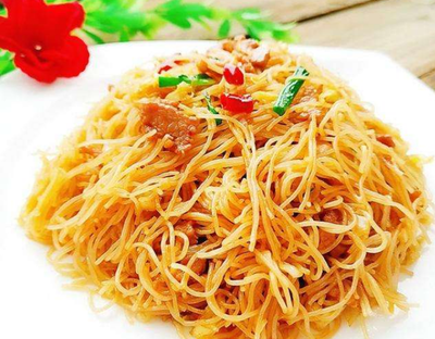 雞蛋肉片炒米粉