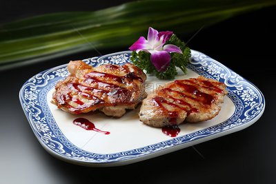 香煎雞扒或香茅豬扒雙蛋+多士