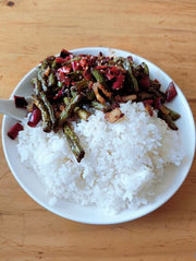 香辣幹豇豆（素）蓋飯+蔬菜+滷蛋+飲料