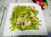 涼瓜炒雞肉或排骨