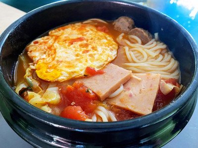 雙蛋餐肉湯出前一丁麵