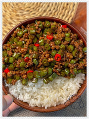 酸豆角肉末蓋飯+香辣豆腐皮+青菜+滷蛋+可樂