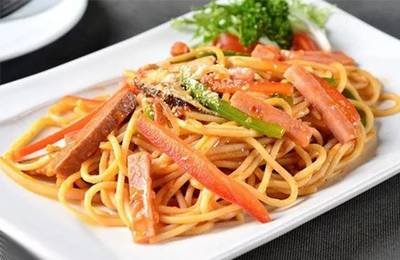 安格斯肉眼扒配青醬海鮮意粉