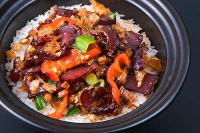 香干炒臘肉蓋飯+蔬菜+滷蛋+飲料