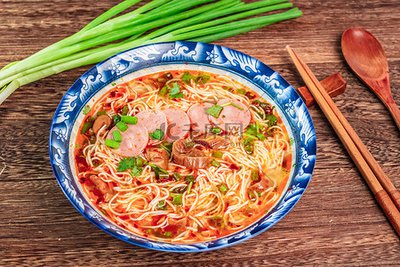 麻辣紅油雙拼麵