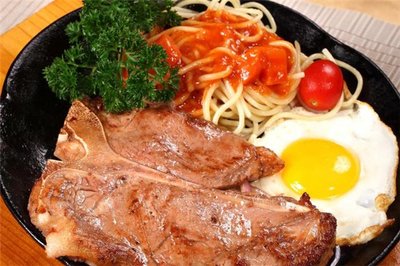 黑椒雞扒撈出前一丁