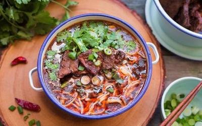 沙嗲牛肉湯出前一丁，米粉