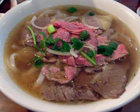 生牛肉魚蛋米粉