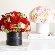 白色經典小圓帽盒混合花卉圓頂