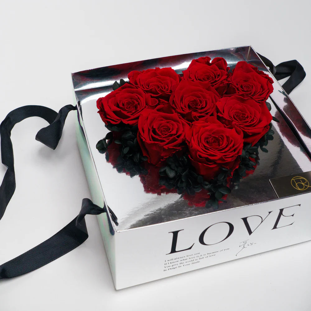 方形影盒中的浪漫愛心