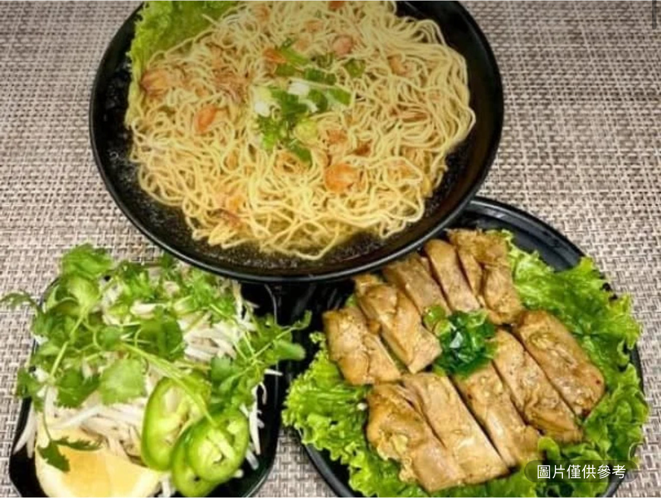 牛肉湯烤雞腿或豬肉米粉