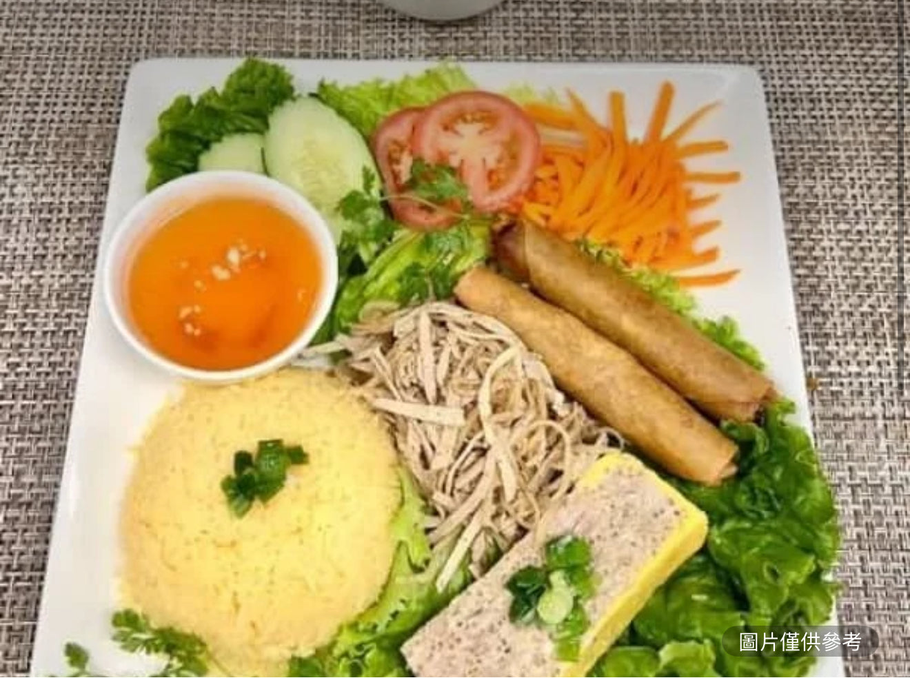 豬肉絲蛋餅配蛋捲（2個）飯