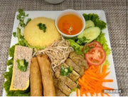 豬肉絲蛋餅雞肉配蛋捲（2個）飯