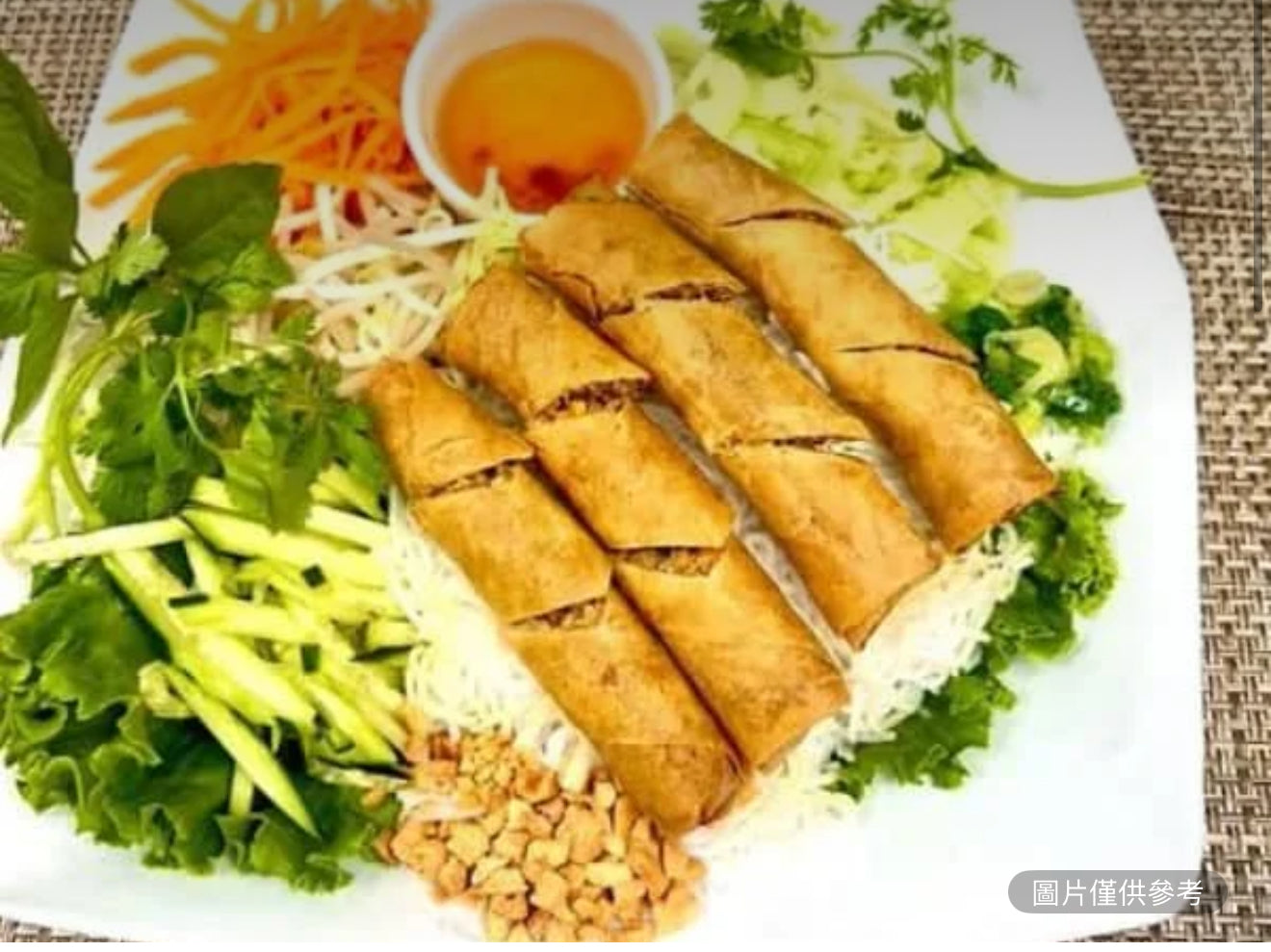 豬肉絲配蛋捲檬粉