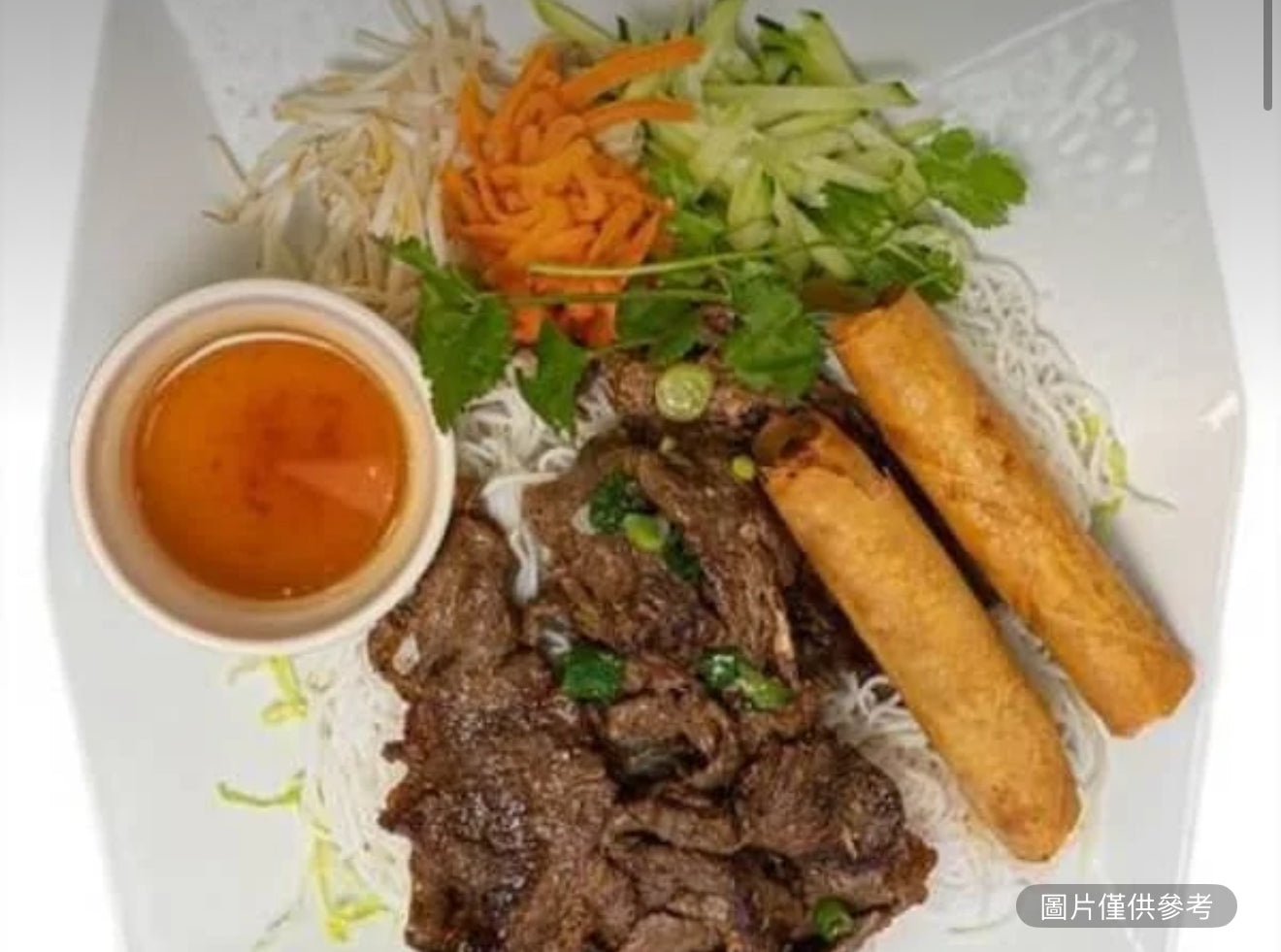 烤（豬肉、牛肉或雞肉）配蛋捲檬粉