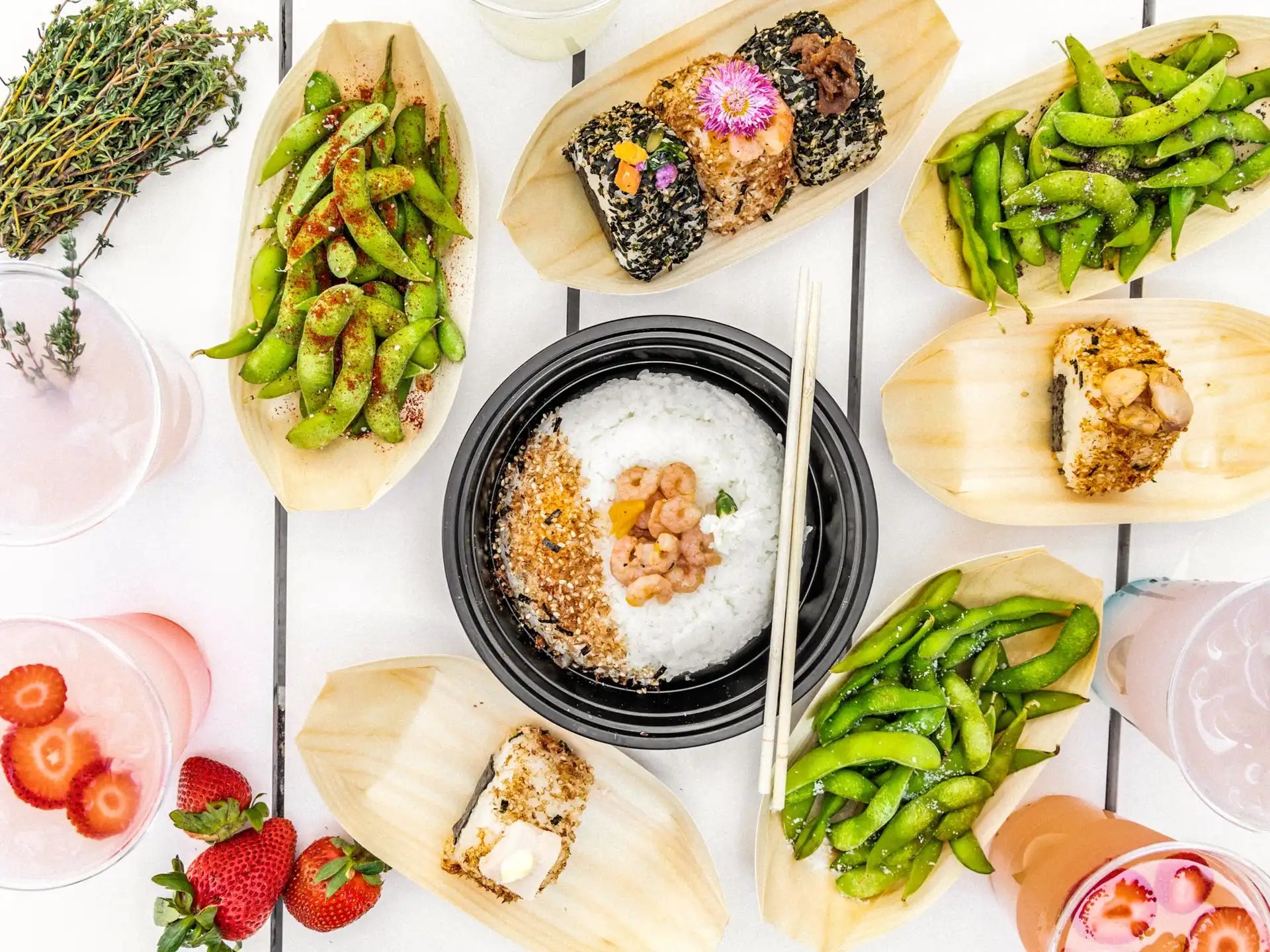 家庭套餐 2 4-5 人份 20 份混合飯糰（鮭魚、韓國烤牛肉、鮪魚、蝦、蟹）+ 4 份配菜