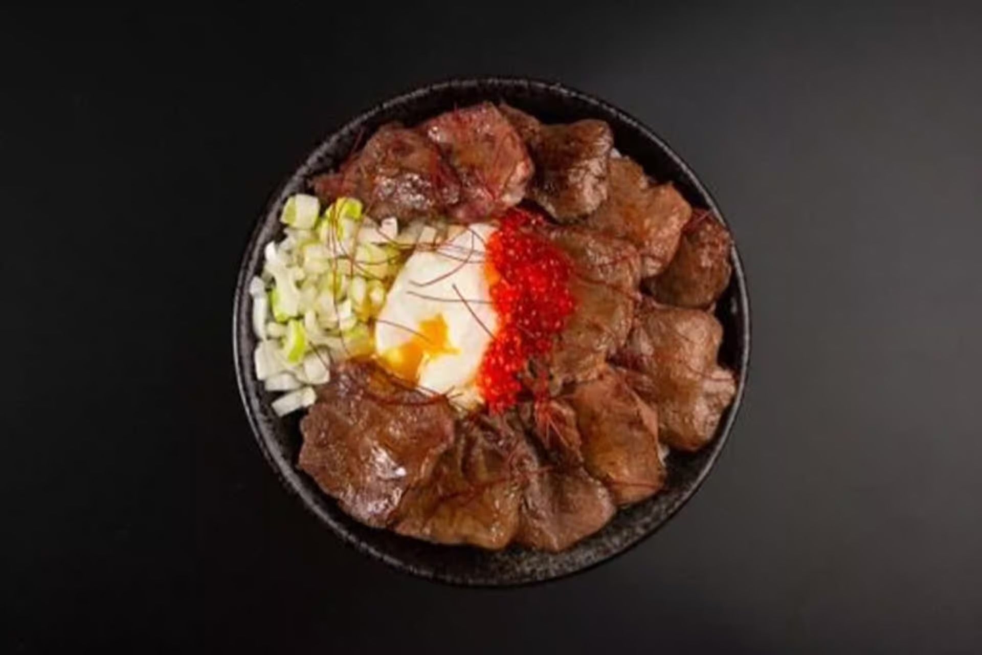 烤牛舌蓋飯佐蔥鹽醬