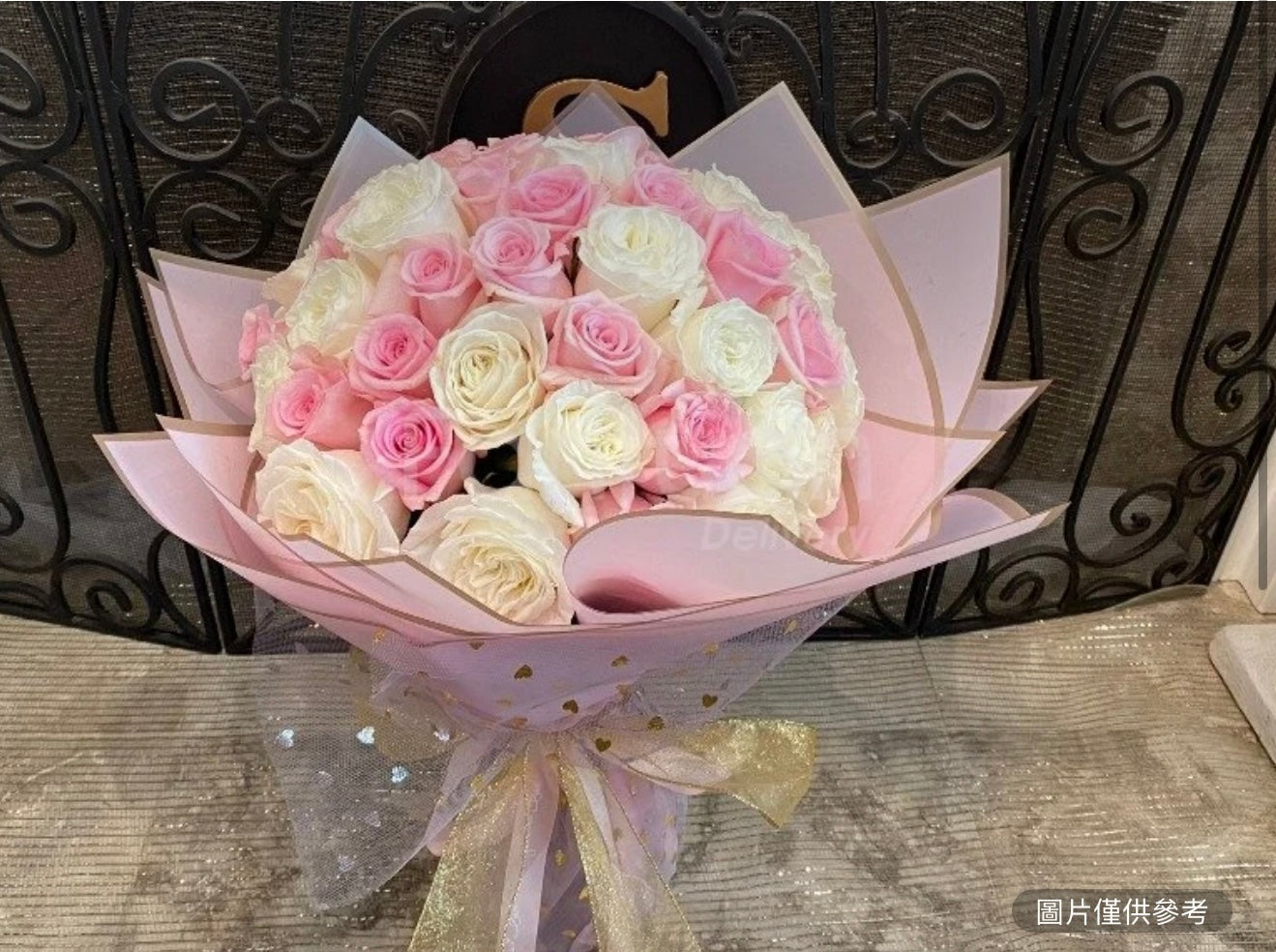 Bouquet: Pink & White Roses