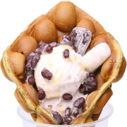 Matcha Deluxe Egg Waffle / 抹茶红豆麻薯鸡蛋仔