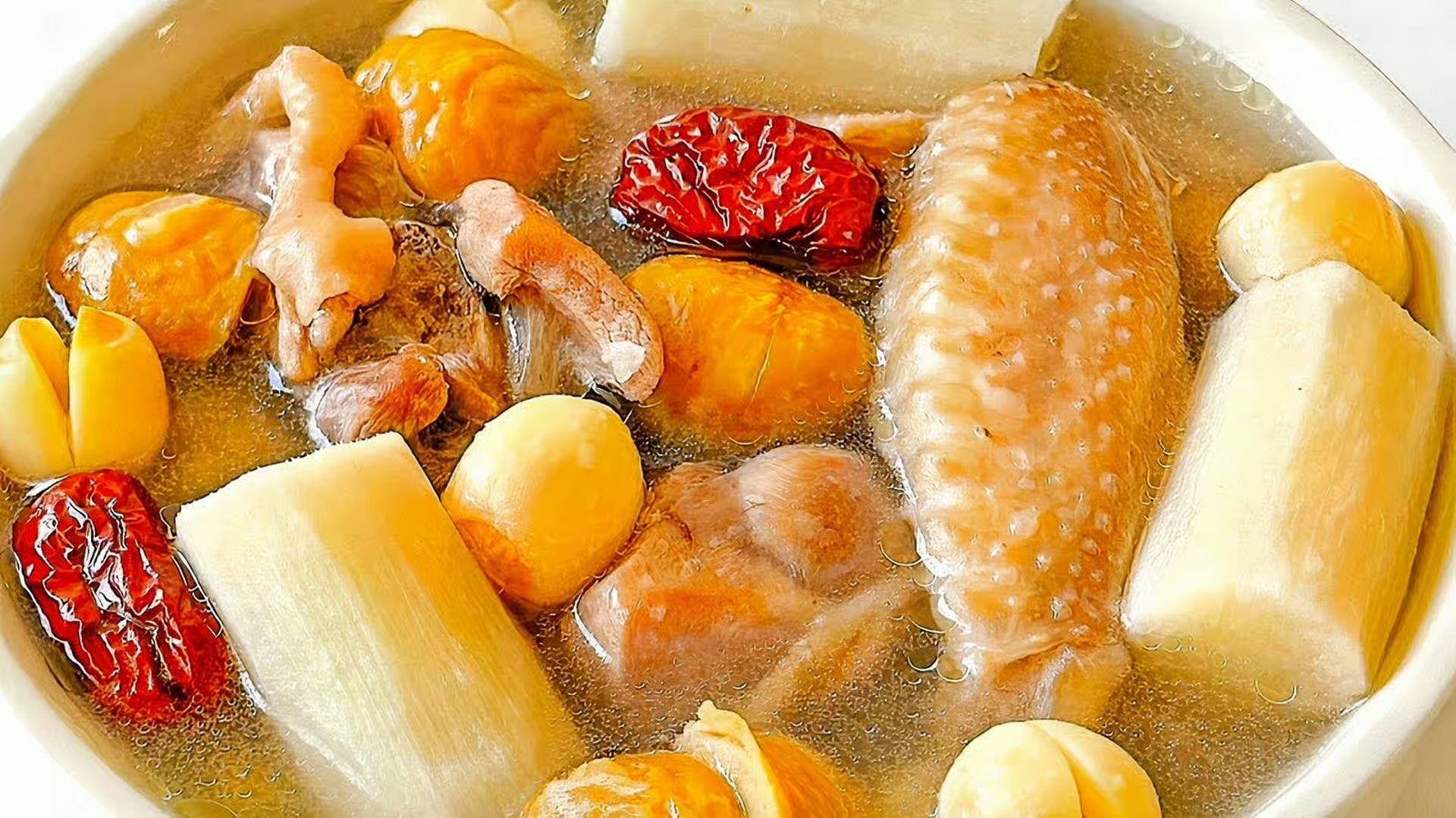 山药莲子炖板栗鸡汤