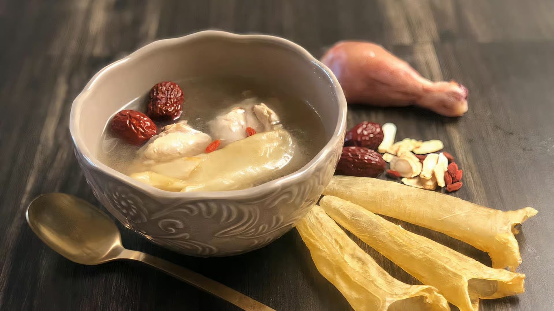 沙参玉竹炖花胶鸡汤