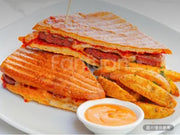 香腸奶酪帕尼尼三明治