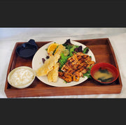 照燒雞肉和天婦羅套餐