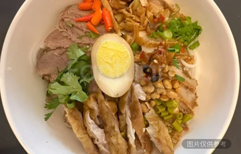 精品三拼粉(牛肉/锅烧/肥肠)