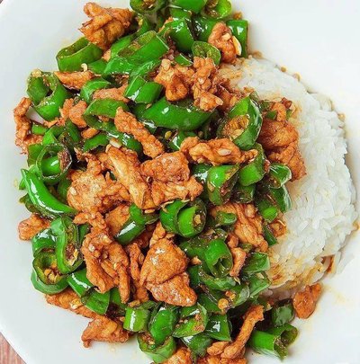 農家小炒肉蓋飯+青菜+滷蛋+香辣豆腐皮+可樂