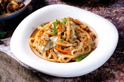 黑椒雞肉炒烏冬